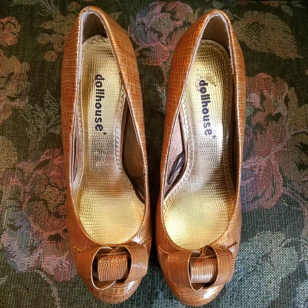 Dollhouse Metallic Platform Heels w/ Bows - Picture 2 of 8